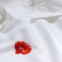 belom ketchupa vivesti na chem pyatno ot nuzhnie slova super Чем вывести пятно от кетчупа на белом фото