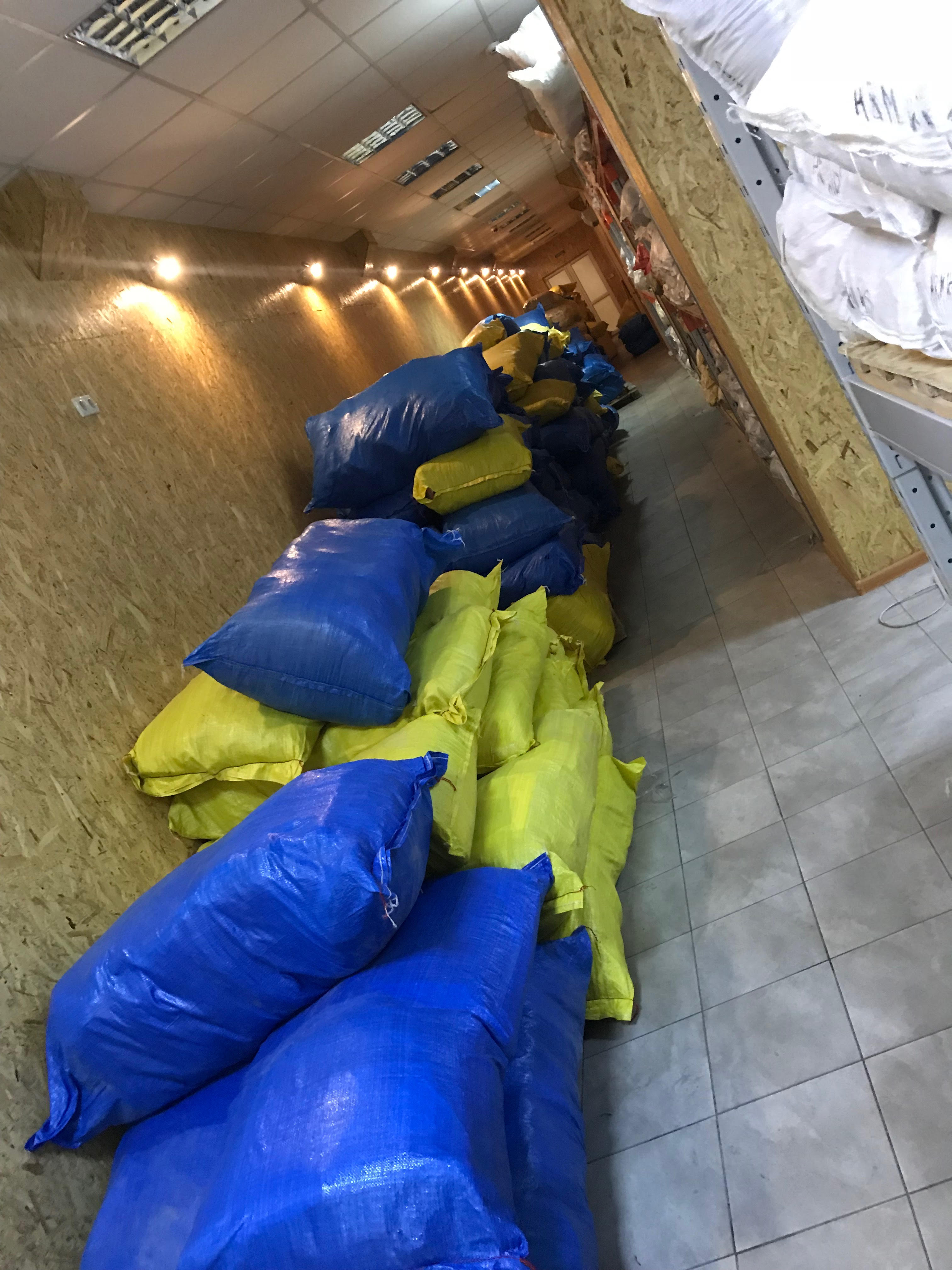 Торговля стоком в мешках