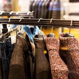 Постачальники одягу в Україні: вибираємо якісний стоковий одяг